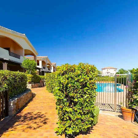 Emerald Living - Piscina & Giardino Privato 아파트 무르타마리아